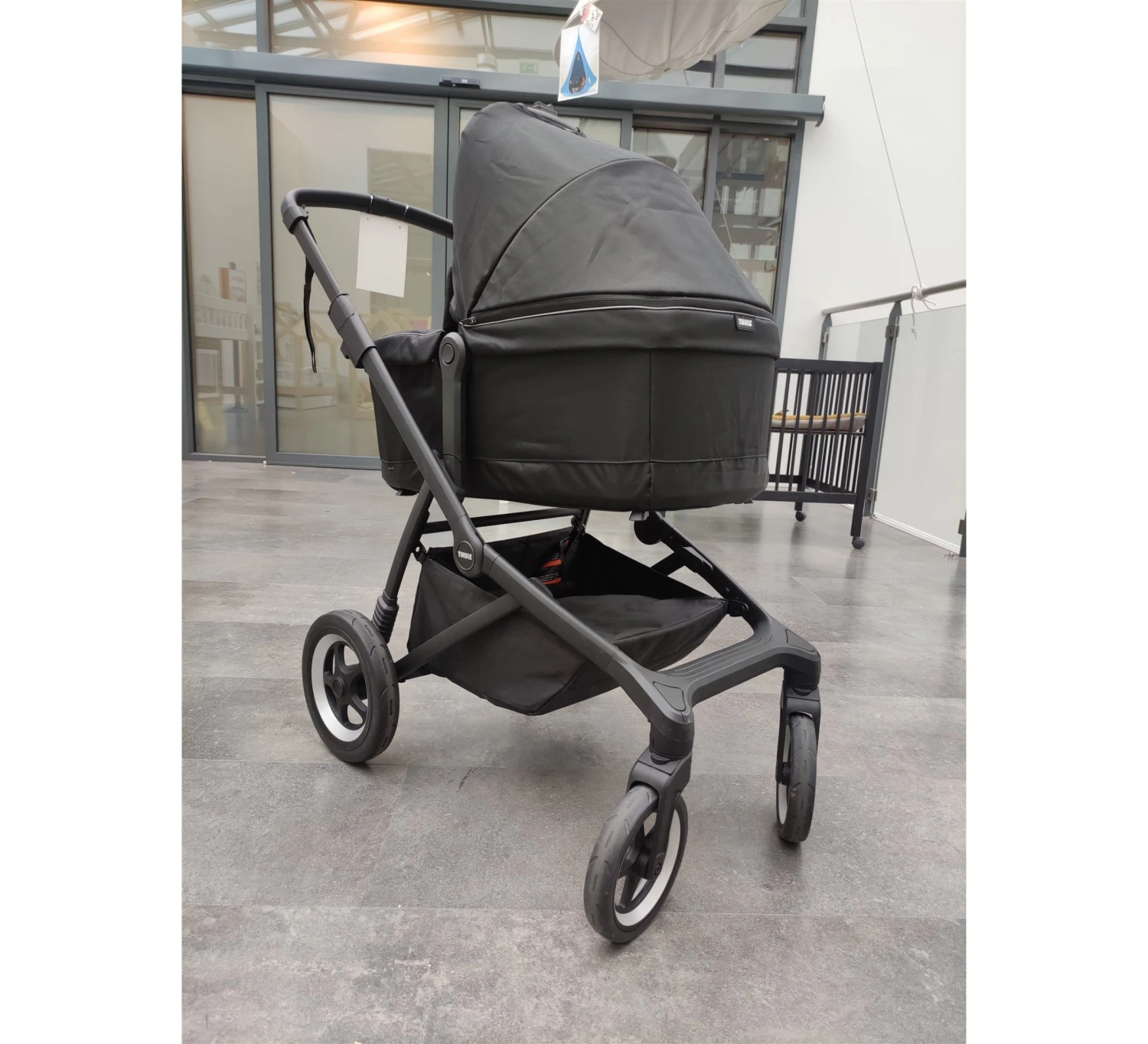 Thule Sleek Kinderwagen - Showmodel 3 Thule Sleek Kinderwagen - Showmodel - Afbeelding 2